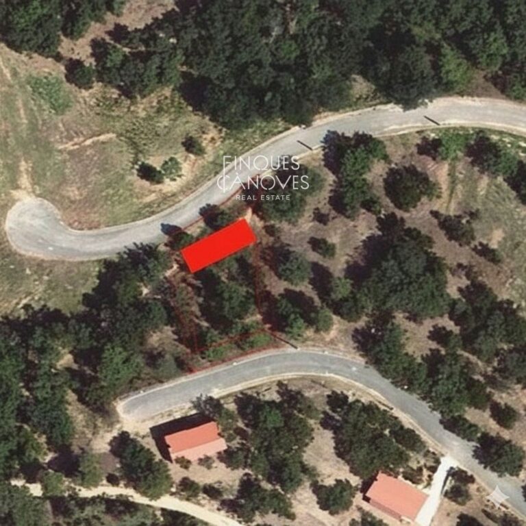 Parcel·la en venda a Bescano, urbanitzada, pavimentada, amb electricitat i aigua.