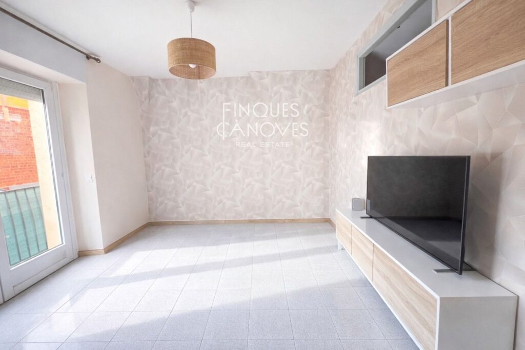 Oportunitat d’inversió a Banyoles: pis amb llogater (2027) + gran terrassa i traster