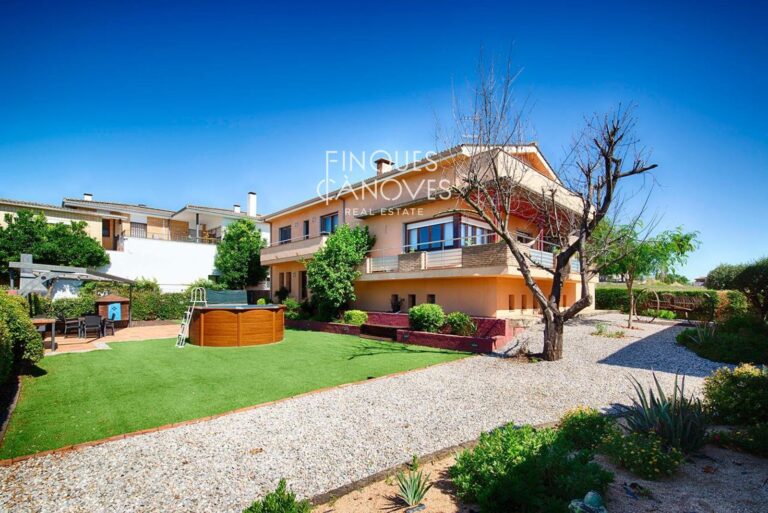 Exclusiu xalet amb piscina i zona d’oci