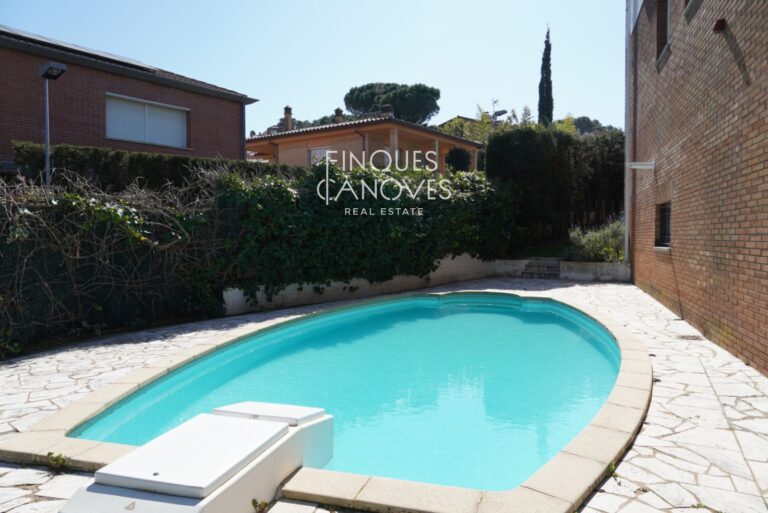 Casa de luxe exclusiva a Montjuïc amb vistes al Pirineu