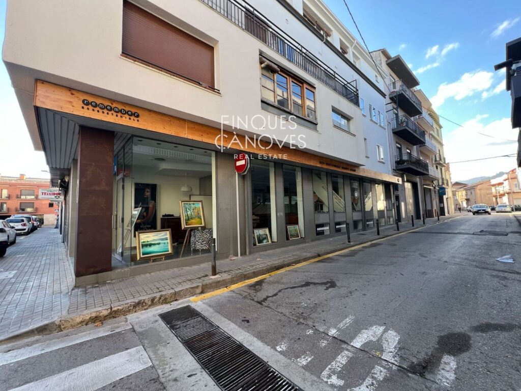 Local comercial de 180 m2 al cor de Banyoles