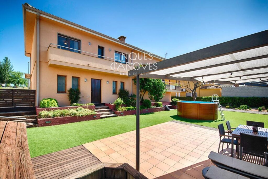 Exclusiu xalet amb piscina i zona d’oci