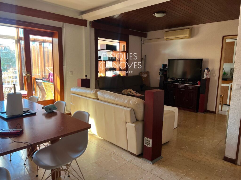 Pis amb vistes al riu Onyar al barri de Vista Alegre de Girona