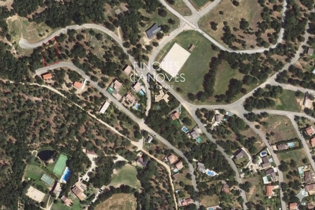 Parcel·la en venda a Bescano, urbanitzada, pavimentada, amb electricitat i aigua.