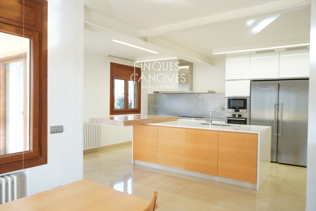 Espectacular casa independent reformada al carrer del Remei.