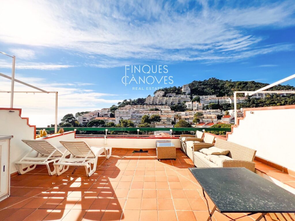 Exclusiu dúplex familiar a primera línia de mar a Cala Salions