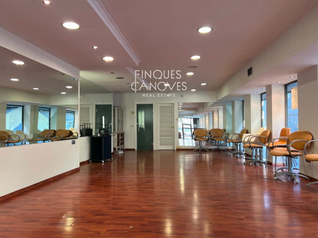 Local comercial de 180 m2 al cor de Banyoles