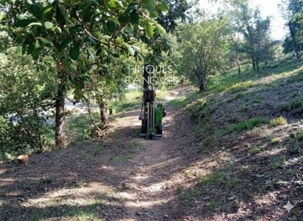 Parcel·la en venda a Bescano, urbanitzada, pavimentada, amb electricitat i aigua.