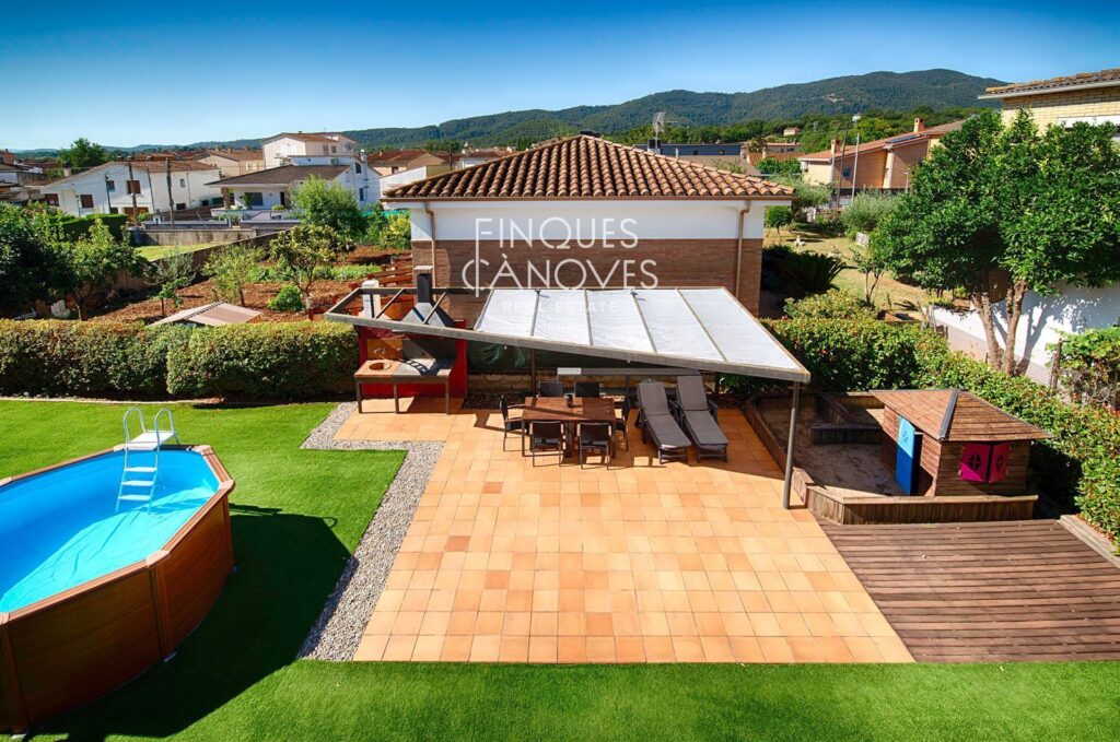 Exclusiu xalet amb piscina i zona d’oci