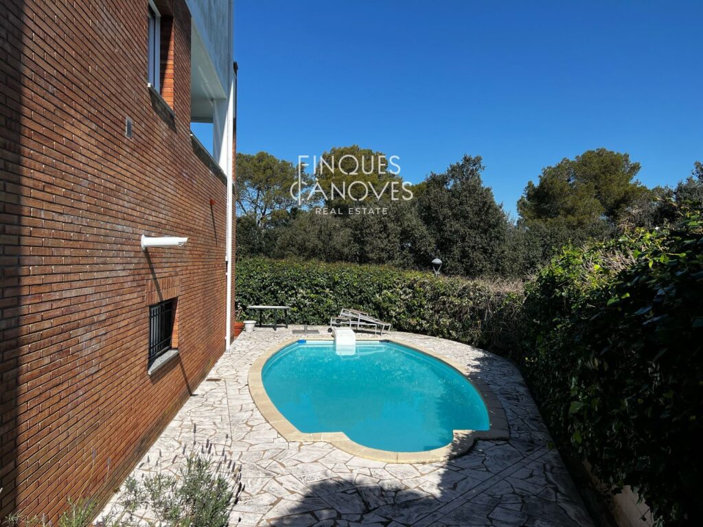 Casa de luxe exclusiva a Montjuïc amb vistes al Pirineu