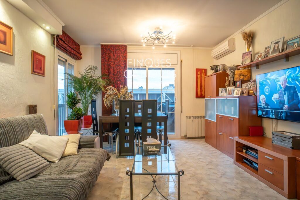 Pis en venda a Sant Narcís (Girona) – Ampli i ben ubicat