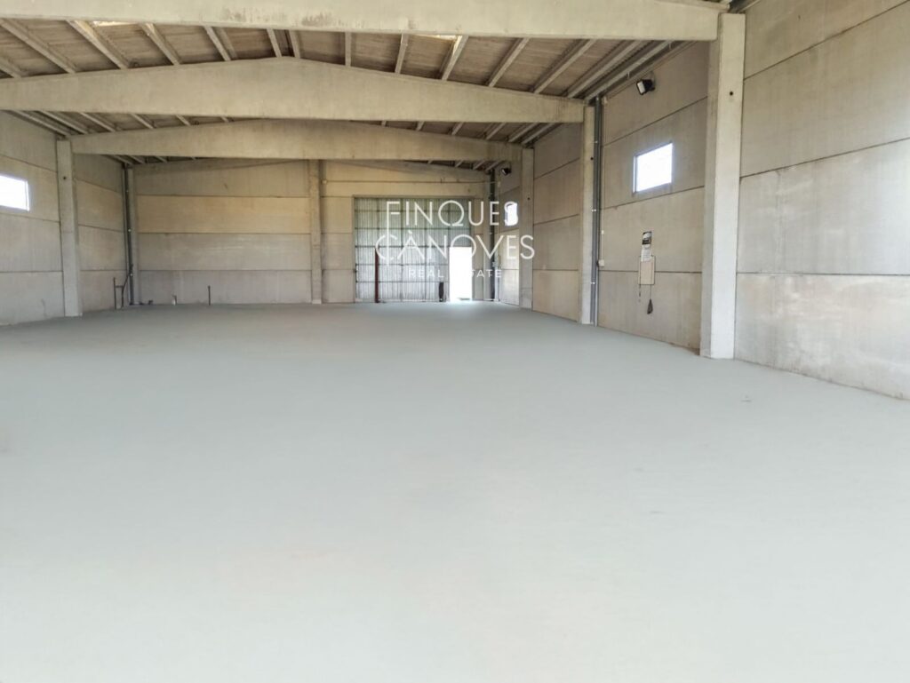 Parcel·la agrícola de 16.500 m2 amb nau industrial a Llofriu (Palafrugell) Preu negociable.