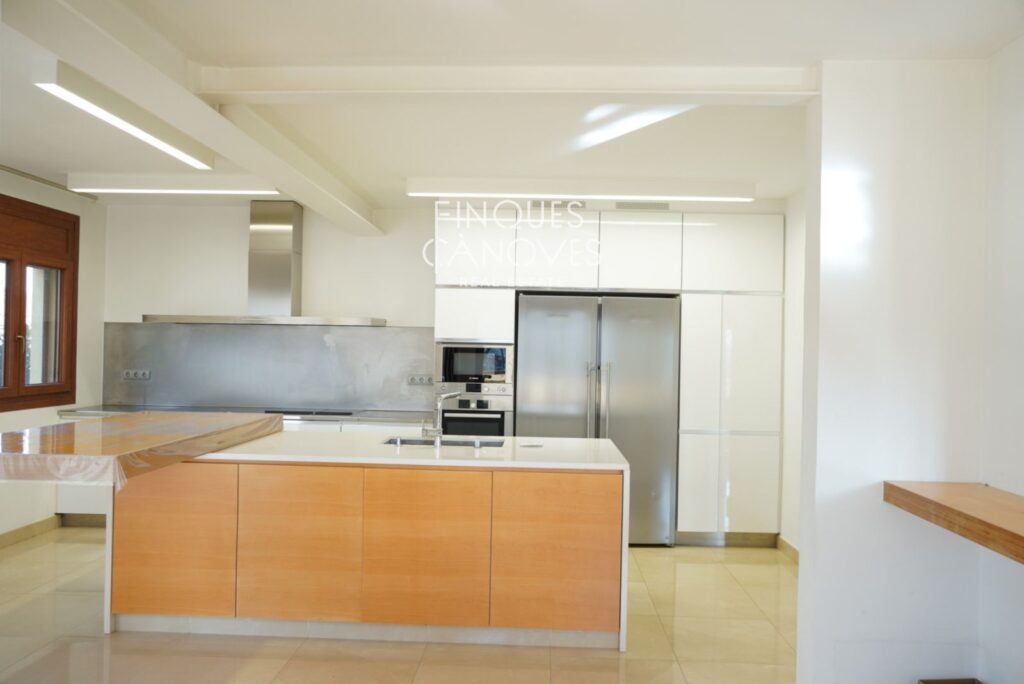 Espectacular casa independent reformada al carrer del Remei.