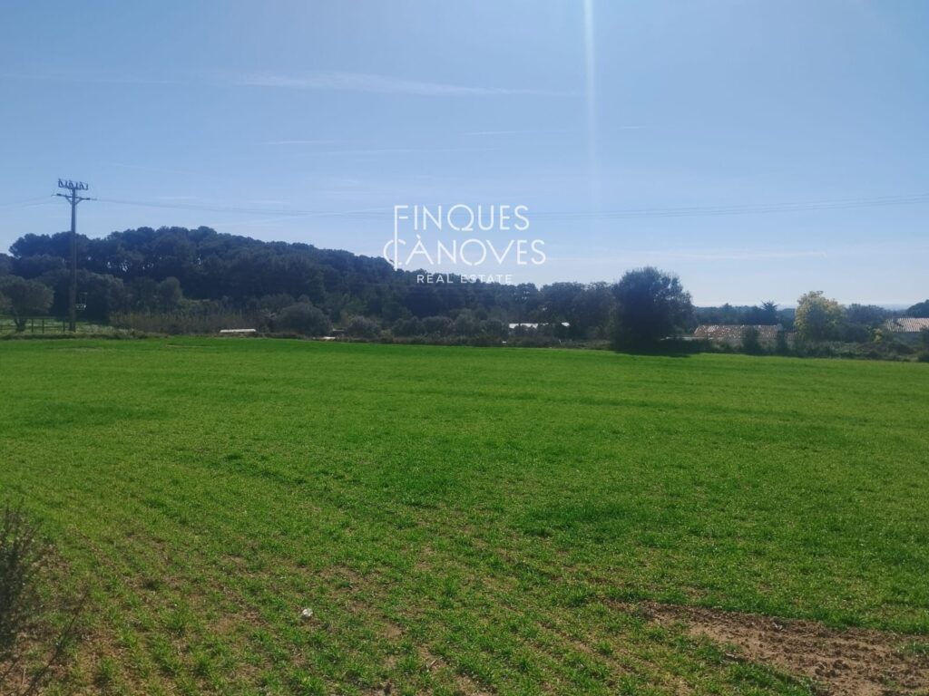 Finca rústica amb gran superfície i entorn natural privilegiat. Preu negociable