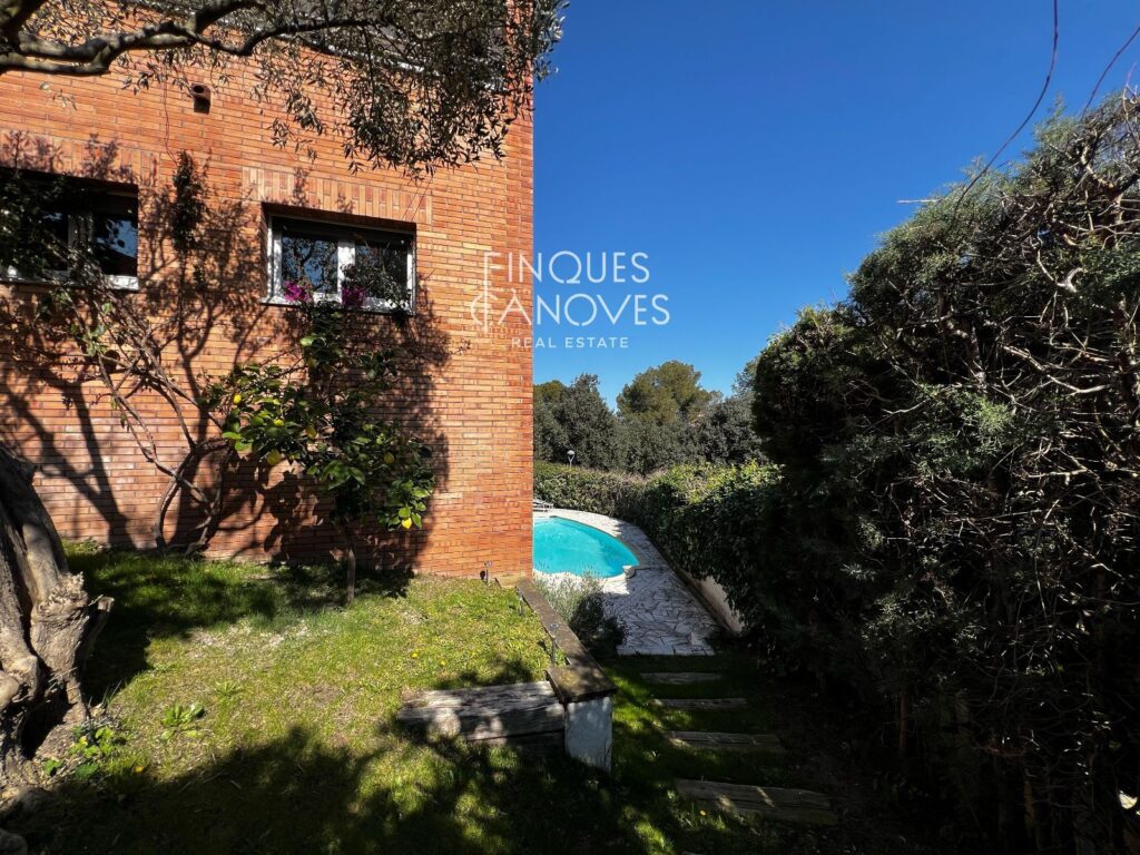 Casa de luxe exclusiva a Montjuïc amb vistes al Pirineu