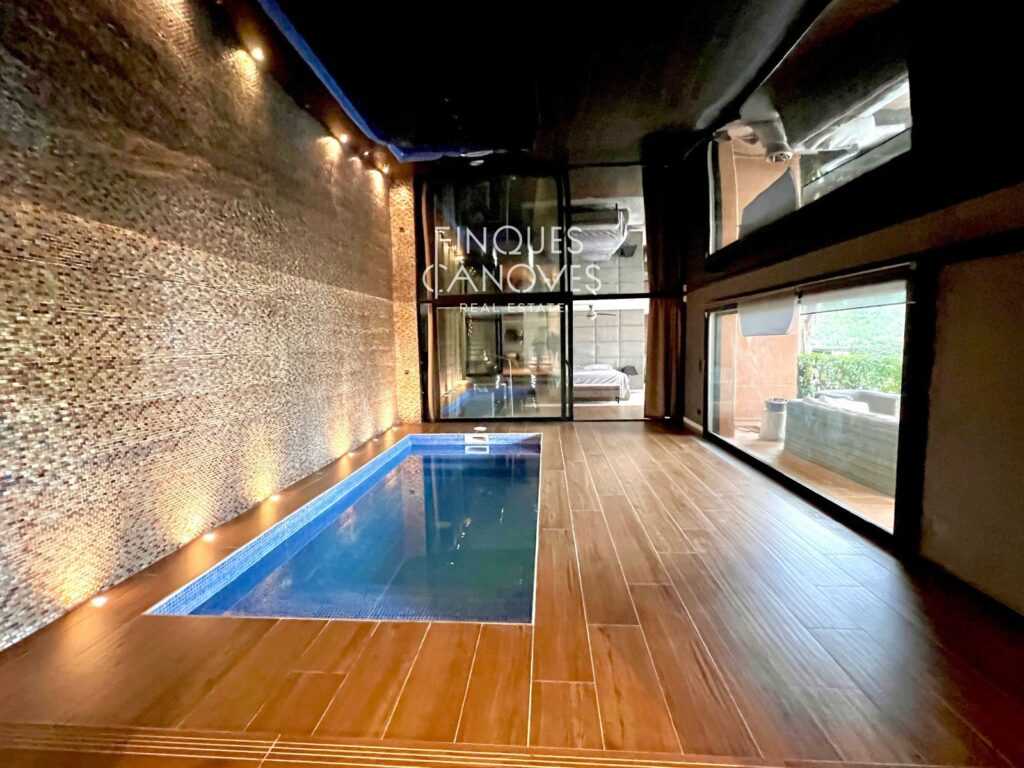 Exclusiva Vila amb Piscina Interior i Gran Parcel·la al Cor de Palamós