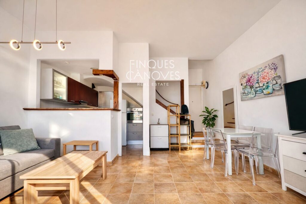 Exclusiu dúplex familiar a primera línia de mar a Cala Salions