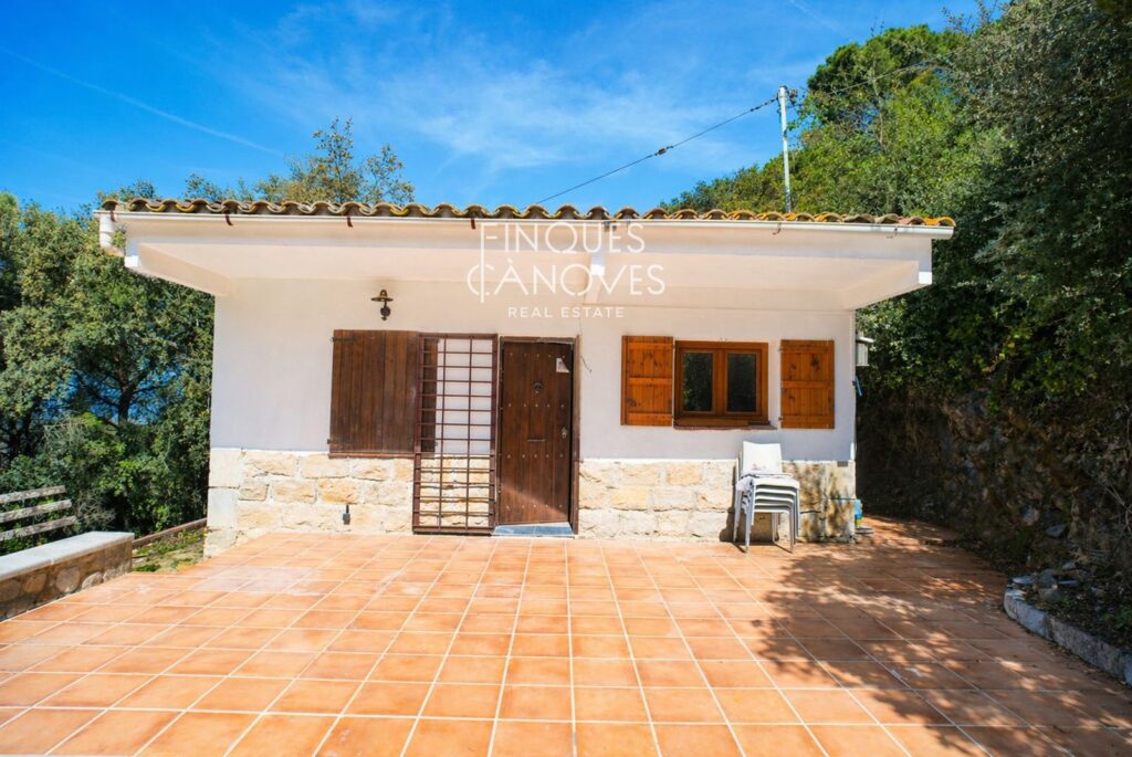 Habitatge unifamiliar de 1.300 m² en plena natura – Sant Mateu de Montnegre, Quart (Girona)