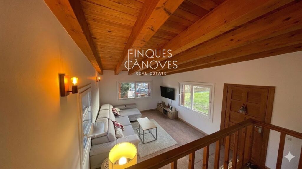 Casa amb jardí privat a 5 minuts del centre de Caldes de Malavella.  Amb mobles inclosos.