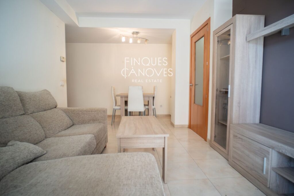 Pis a Salt amb pàrquing i mobles inclosos