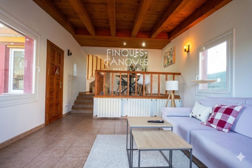 Casa amb jardí privat a 5 minuts del centre de Caldes de Malavella.  Amb mobles inclosos.