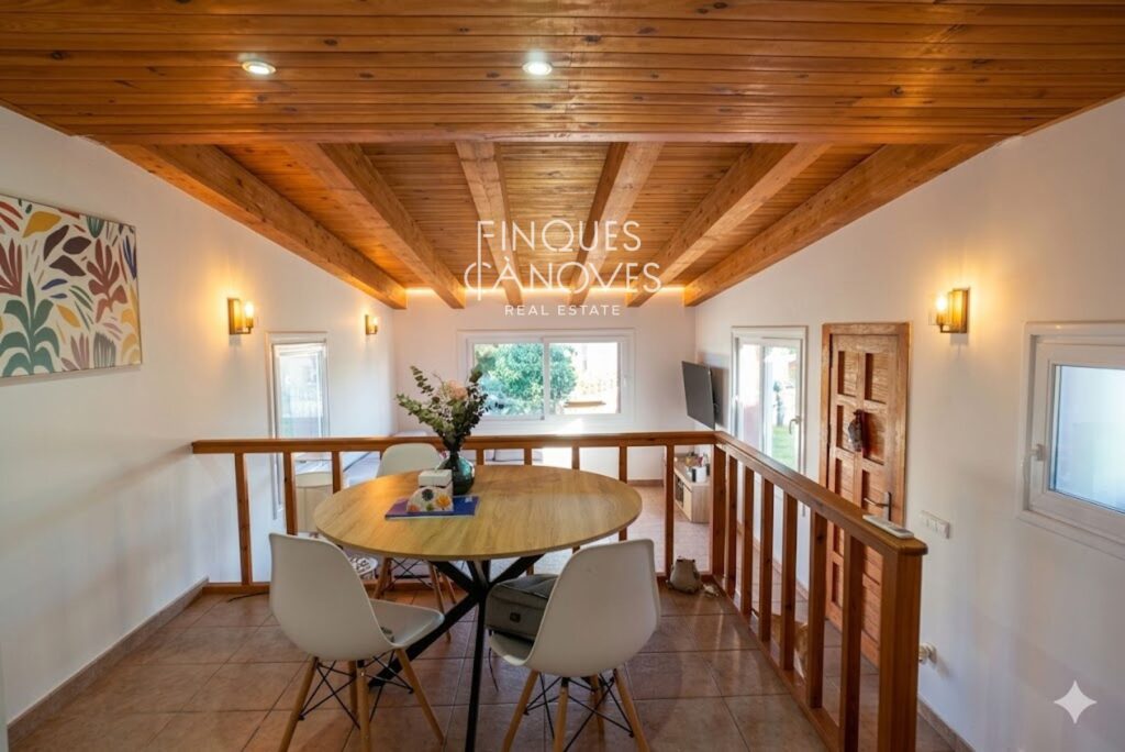 Casa amb jardí privat a 5 minuts del centre de Caldes de Malavella.  Amb mobles inclosos.