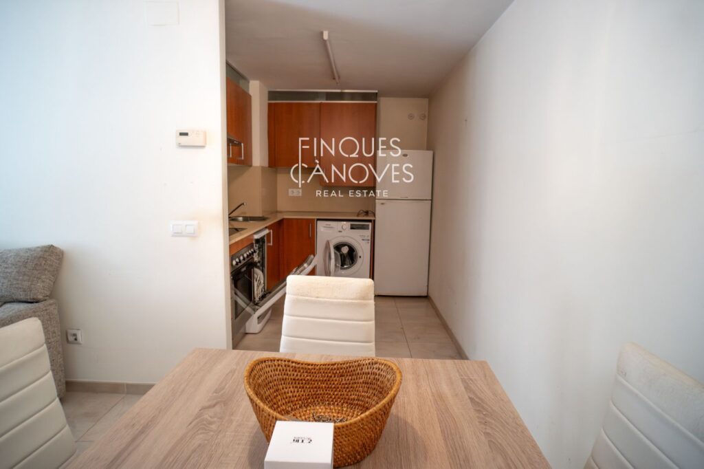 Pis a Salt amb pàrquing i mobles inclosos