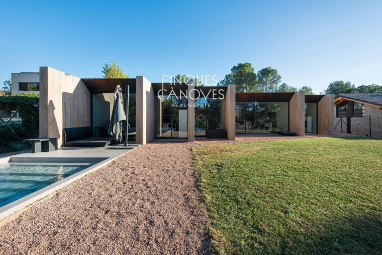 Exclusiu habitatge de disseny a Sant Julià de Ramis, Girona