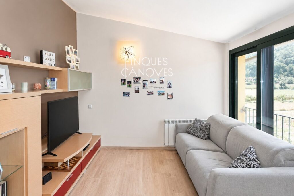 Exclusiu dúplex amb altell, garatge i vistes a la muntanya a Bescanó | 118 m² construïts