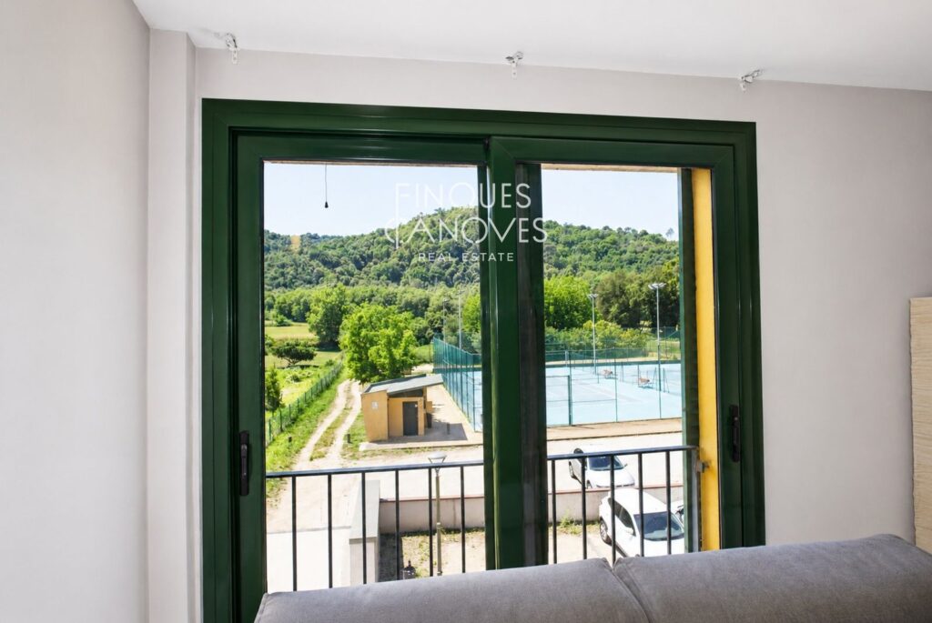Exclusiu dúplex amb altell, garatge i vistes a la muntanya a Bescanó | 118 m² construïts