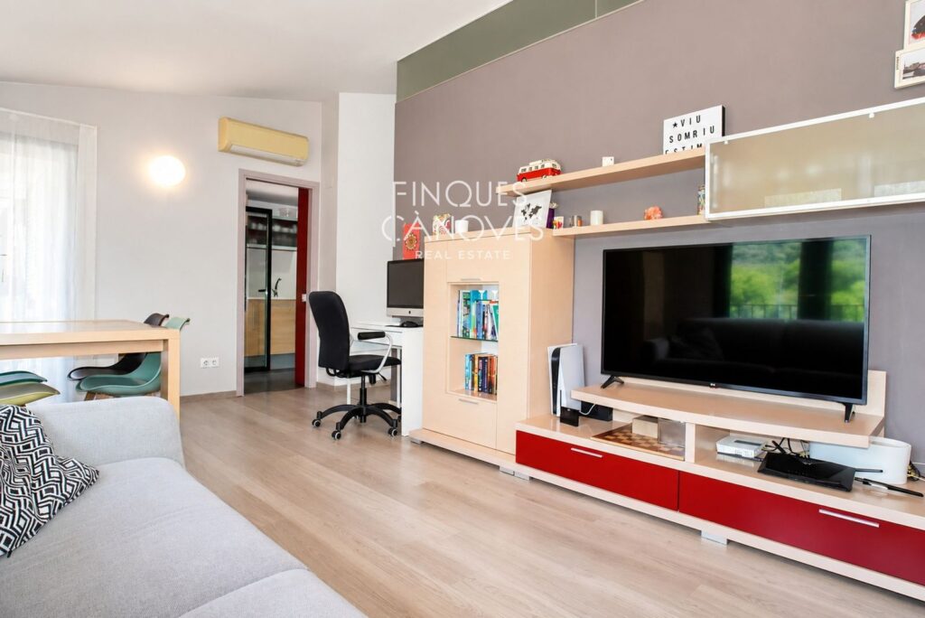 Exclusiu dúplex amb altell, garatge i vistes a la muntanya a Bescanó | 118 m² construïts