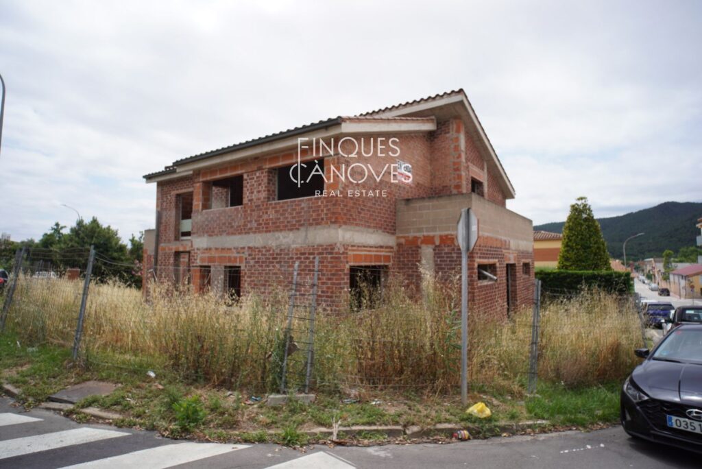 Espectacular habitatge de 610 m² per acabar a Sol Salient | Projecte exclusiu amb garatge per a 5 cotxes, domòtica i piscina.