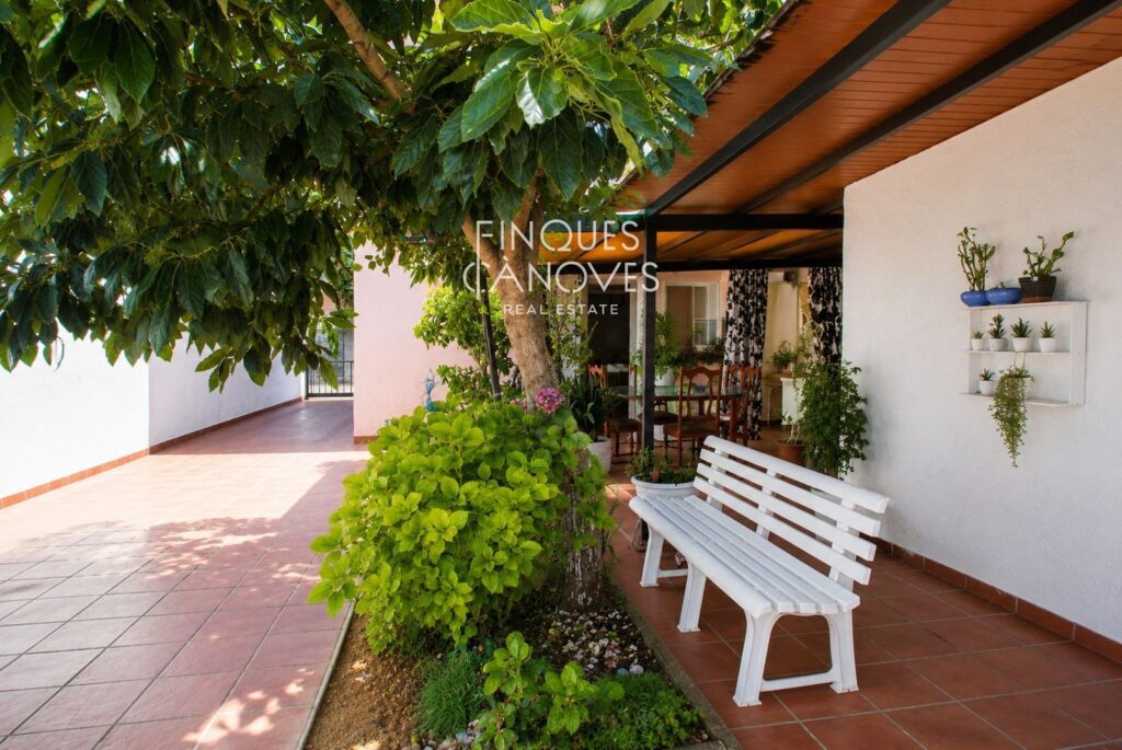 Acollidora casa de 145 m² al centre de Bescanó