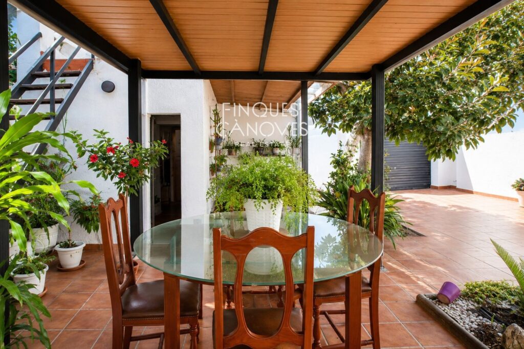 Acollidora casa de 145 m² al centre de Bescanó