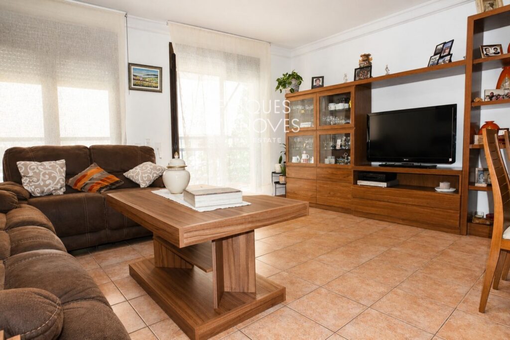 Habitatge ampli i acollidor amb garatge, terrasses i balcons a Salt