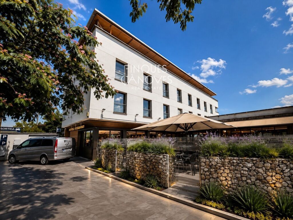 Hotel 4 estrellas en venta en Sarrià de Ter – Girona | Oportunidad de inversión