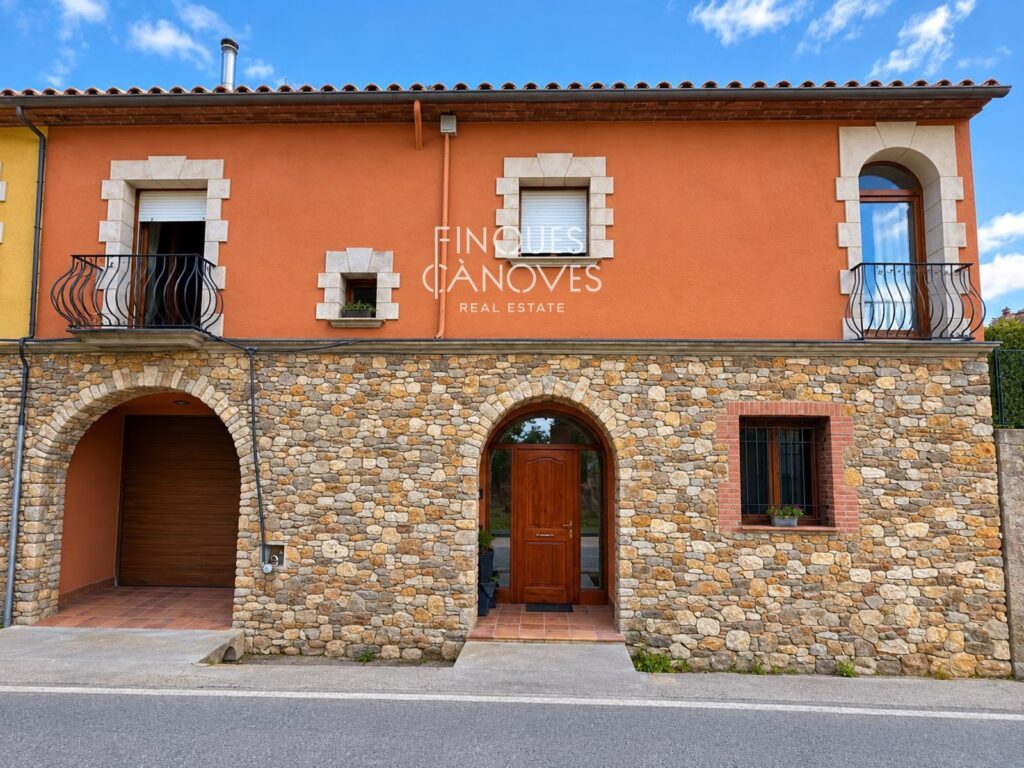 Casa amb jardí privat i terrassa de 35 m² a Vulpellac
