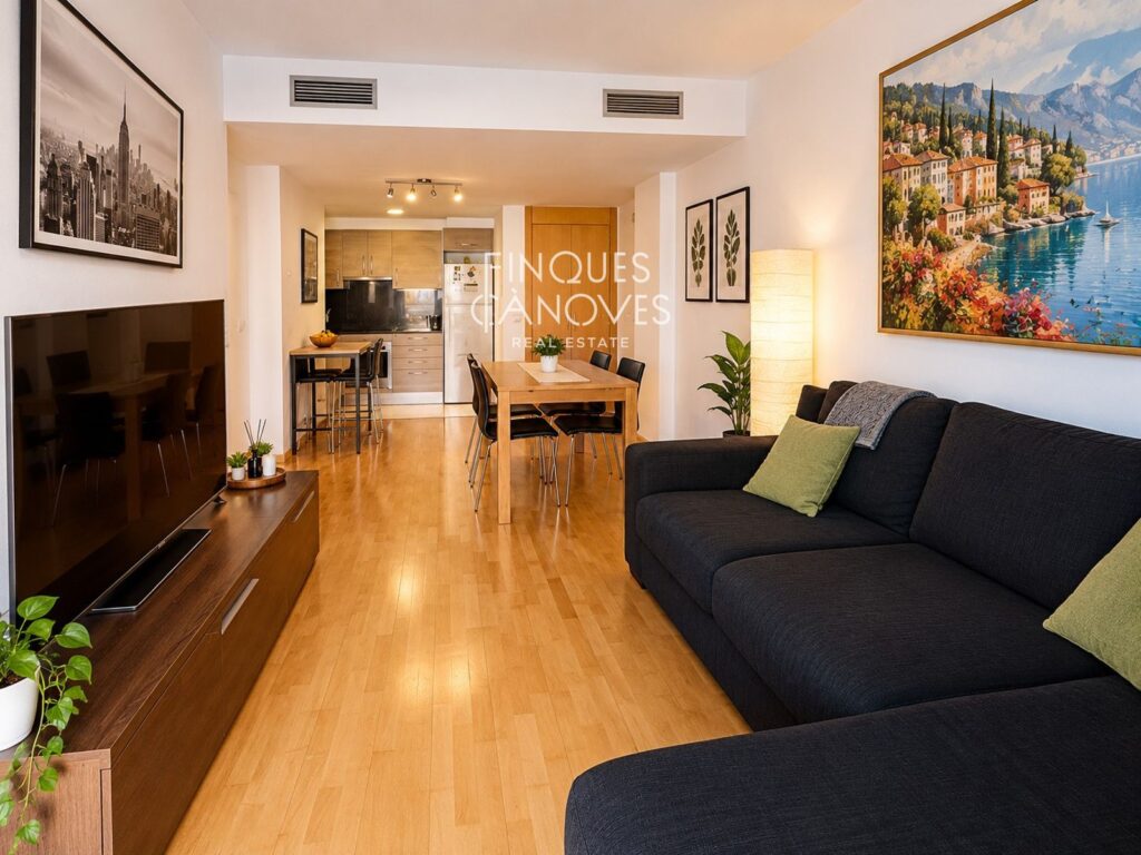 Pis de 100 m² amb garatge i traster, balcó i possibilitat de 3 habitacions a Sant Narcís, Girona