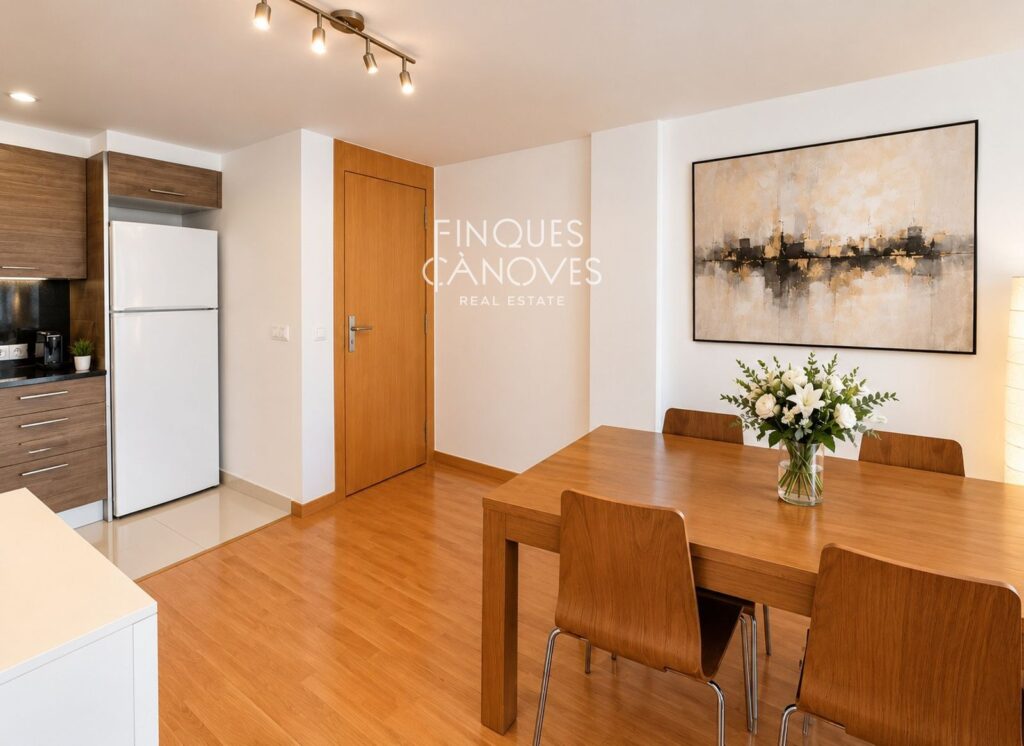 Pis de 100 m² amb garatge i traster, balcó i possibilitat de 3 habitacions a Sant Narcís, Girona