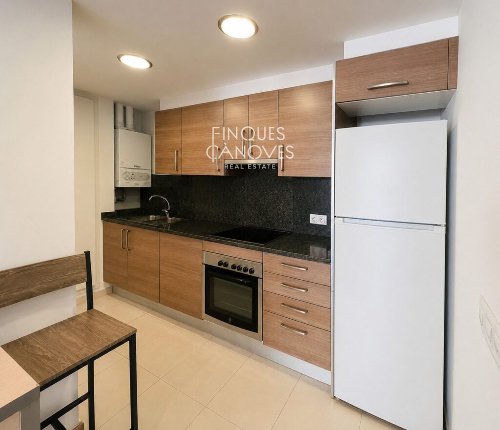 Pis de 100 m² amb garatge i traster, balcó i possibilitat de 3 habitacions a Sant Narcís, Girona