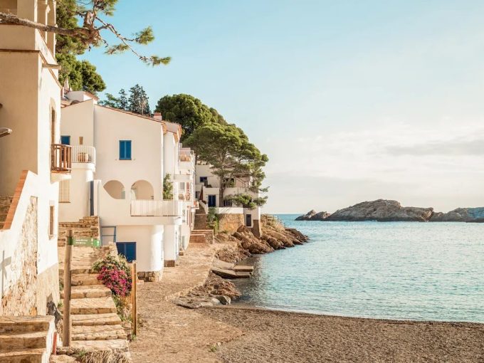 Inmobiliaria en Aiguaviva, Immobiliària a Aiguaviva